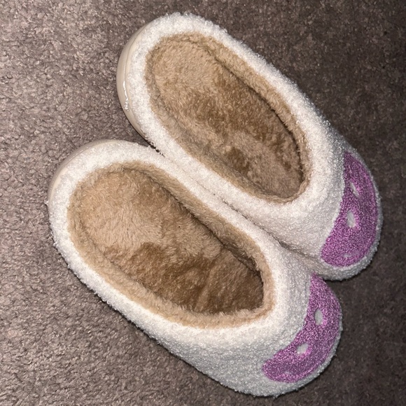 Purple Smiley Face Soft Slippers in Size 9.5-10.5 Womens - Picture 2 of 5